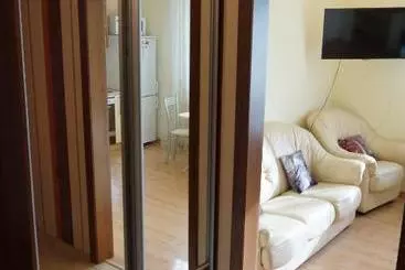 آپارتمانهای توریستها Apartments On Aviatorov 33