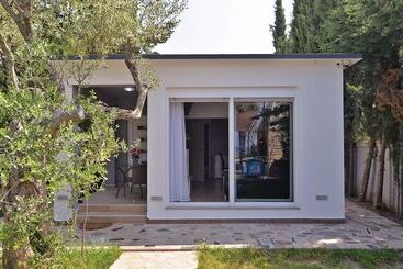 آپارتمان‌های توریست‌ها Apartments Volf 1405