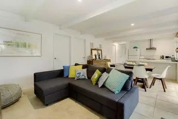 ツーリストアパートメント Quarterdeck