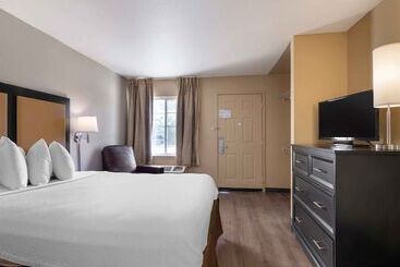 בית מלון כפרי Extended Stay America Suites  Kansas City  Shawnee Mission