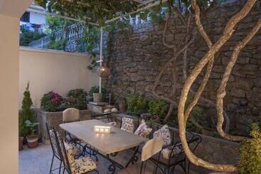 آپارتمان‌های توریست‌ها Captains Villa