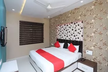 Hotel Ashrit Suites By Oyo Rooms