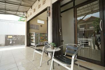 בית מלון כפרי Duta Homestay By Oyo Rooms