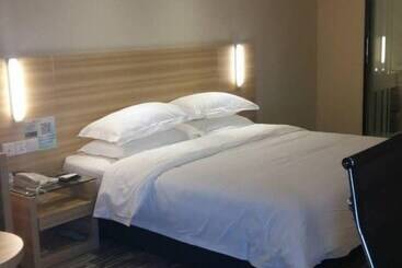 Отель Poltton International Apartment Luohe