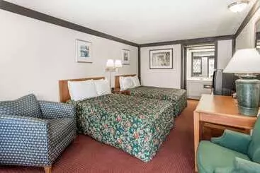 בית מלון כפרי Knights Inn Racine