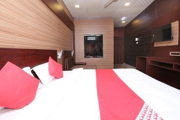 هتل E Square By Oyo Rooms