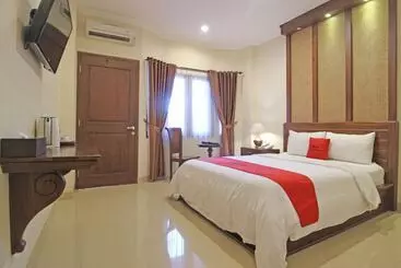 Hotelli Reddoorz Premium Near Solo Grand Mall