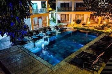 تختخواب و صبحانه The Garden Lodge Pereybere Piscine & Jardin