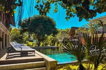 تختخواب و صبحانه The Garden Lodge Pereybere   Piscine & Jardin