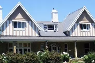 Pension Shady Pines Guest House