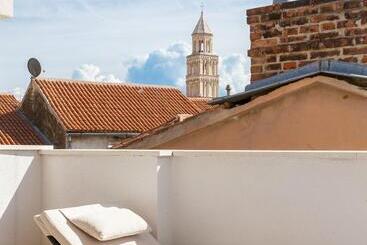 酒店 Le Premier Luxury Rooms