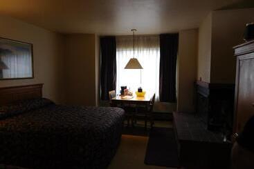 هتل Pacific Gardens Inn