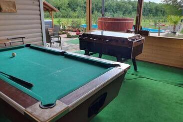 펜션 Birs Vendégház