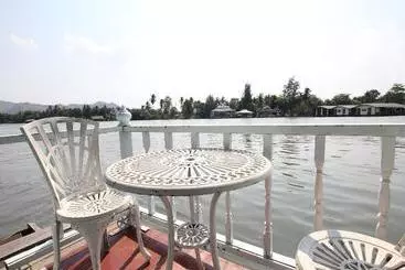 Hotelli Nita Raft House