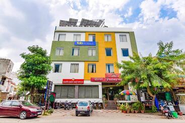 Fabhotel Padmawati Palace