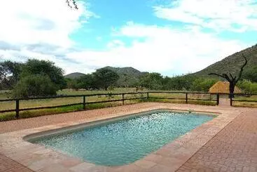 هتل Okapuka Ranch