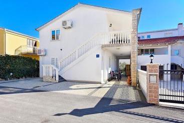 ホテル Apartments Marica