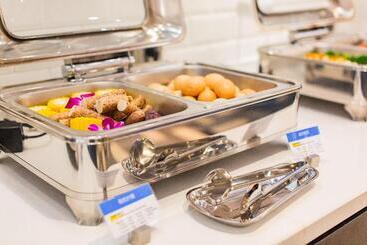 Hotel Holiday Inn Express Jiangmen Jianghai By Ihg