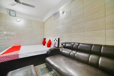 Hotell Oyo 63157 Kosut