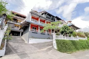 Adinda Beach Hotel And Villa
