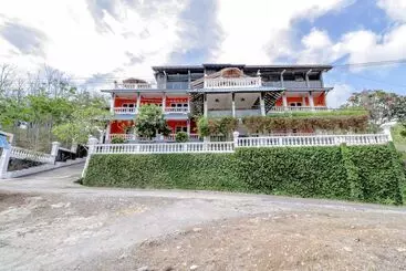 Adinda Beach Hotel And Villa