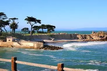 هتل Seven Gables Inn On Monterey Bay, A Kirkwood Collection