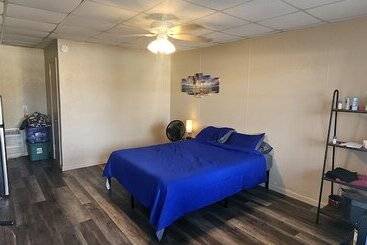 Motel Sebastian Gardens Inn & Suites