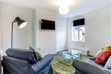 Pensiune Townhouse Plus @ 166 Edleston Road Crewe