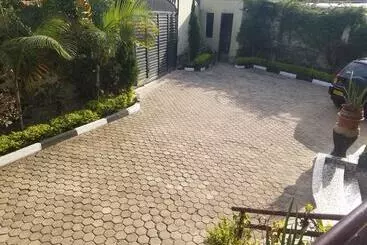 Pension Kingsmen Suites