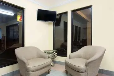 モーテル Budgetel Inn & Suites