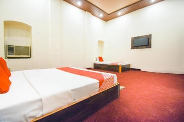 Hotell Oyo 67167 Guru Mandal Atithi Grah