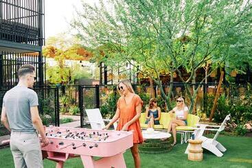 فندق Rise Uptown