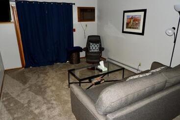 فندق على الطريق The Washburn Inn