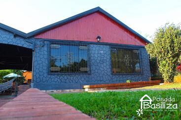 Hostel Posada Basiliza, Encarnación Py