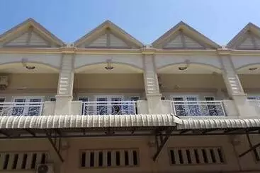 Guesthouse Sagami Cambodia   Hostel