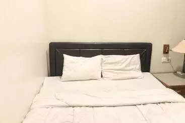 Hotel Gangnam Style Residence Mitra Reddoorz Near Merr Surabaya