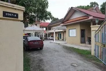 Hotelli Oyo 90018 River Village