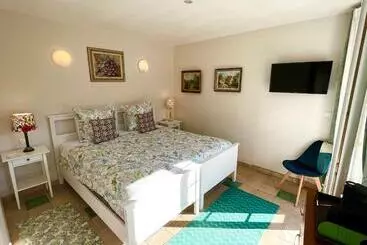 Sans Souci Bed And Breakfast Luxe Heated Pool And Restaurant