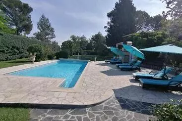 Bed and Breakfast Hôtes Antic Provence