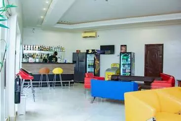 پانسیون The Point Hotel And Suites