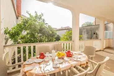 ツーリストアパートメント Apartments Grakalic Great Location