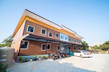 Hotel Oyo 784 Brown Home Sattahip
