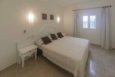 Apartamentos turísticos Es Garrovers  Formentera Break