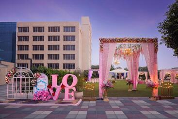 Hotel Ginger Greater Noida Pari Chowk