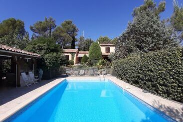 Pension Les Chambres De Rocbaron