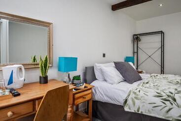 هتل Serenity Guest House