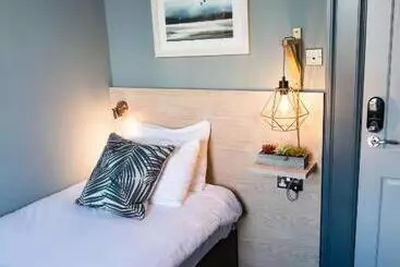 Отель The Fullerton Arms