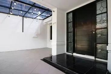 Herberge Kamar Keluarga Bandara Ii Syariah