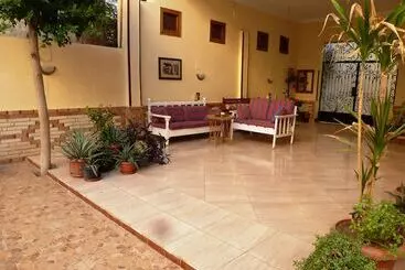 آپارتمان‌های توریست‌ها Eye House