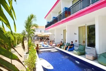 Hotel Mondo Surf Village
